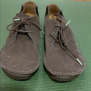 Clark’s low gray wallabies
